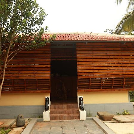 Lara Lake View Resort Thiruvananthapuram Exteriör bild
