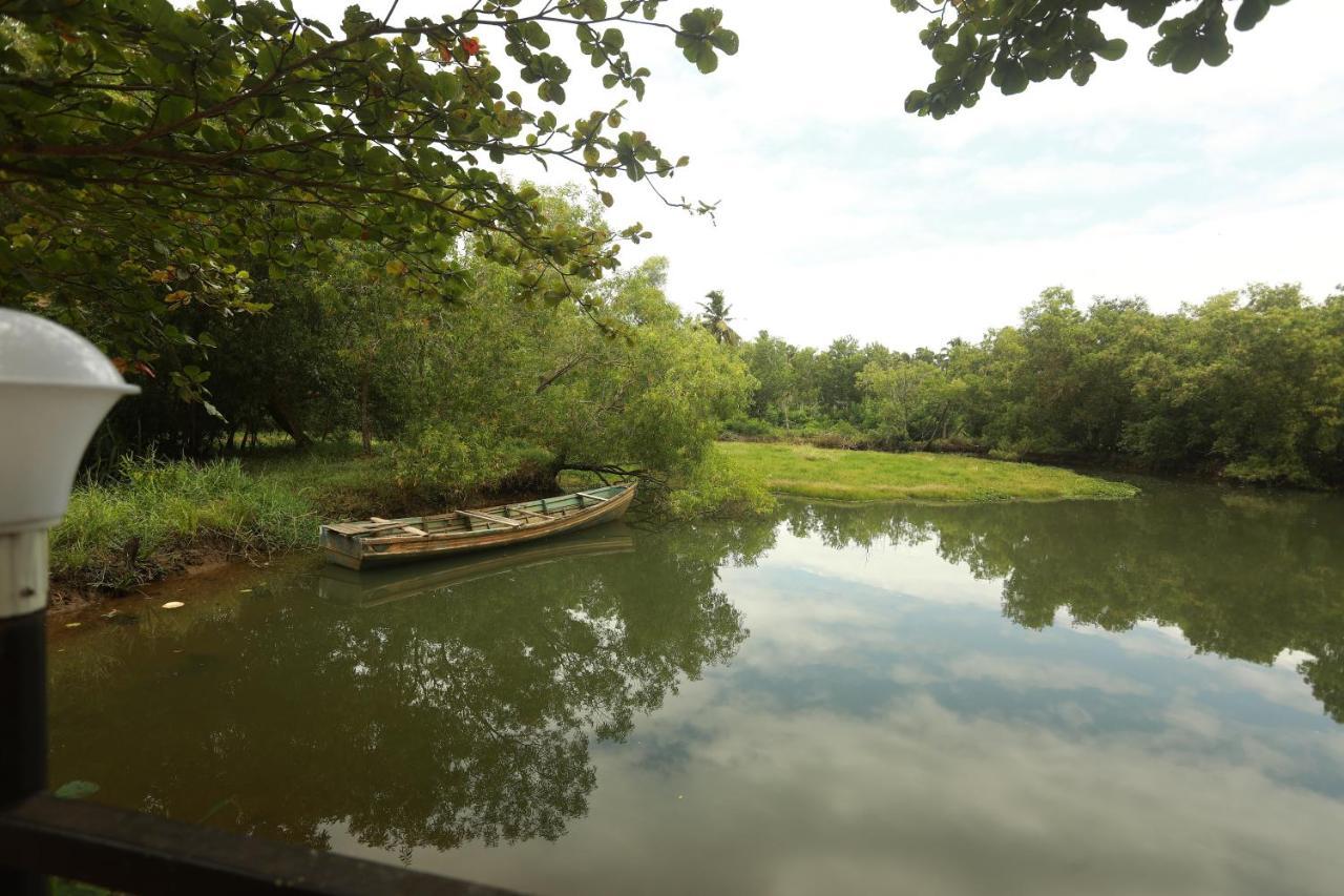 Lara Lake View Resort Thiruvananthapuram Exteriör bild